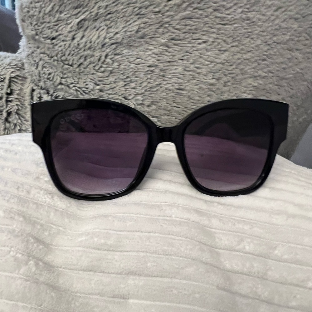 Gucci oversized sunglasses EUC